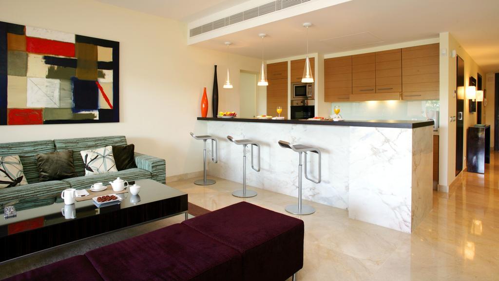 Deluxe Villas Don Carlos Resort ماربيا المطعم الصورة